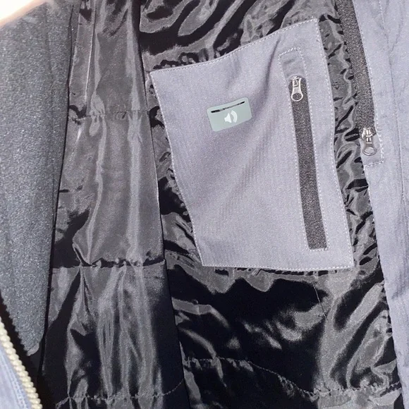 SOLD Women's Northlake Roots 73  Insulated Jacket with Removable Hood - Picture 8 of 11